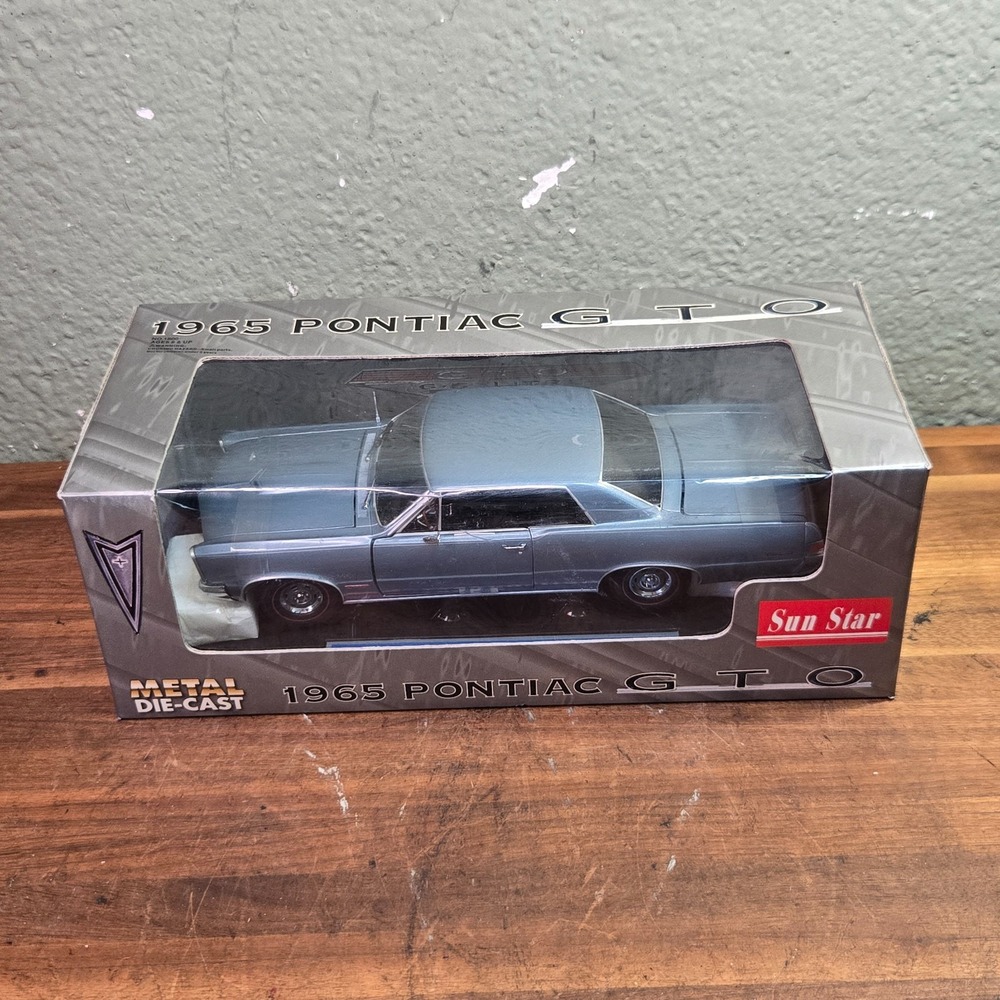 1965 Pontiac GTO FONTAINE BLUE 1:18 SunStar 1800